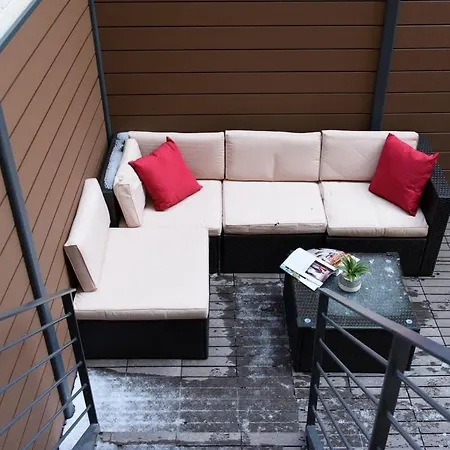3-2 New Prime E Village Private Outdoor!